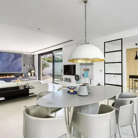Pelletier - Beautiful New House In Hotel